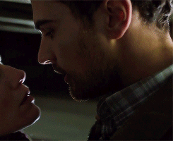 Theo James Making out